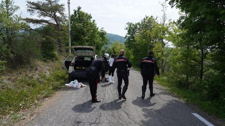 Pavia, ragazza di 22 anni trovata morta in un campo: era scomparsa giovedì. Disposta l’autopsia