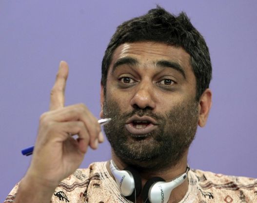 Capo Greenpeace: "Io al posto degli attivisti". <br />Si infiamma lo scontro Russia-Olanda