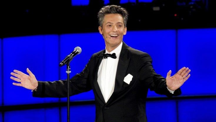Fiorello applaude lo Ius Soli e conquista Bologna: "Fondata nel IX secolo avanti Cristo da Gianni Morandi"