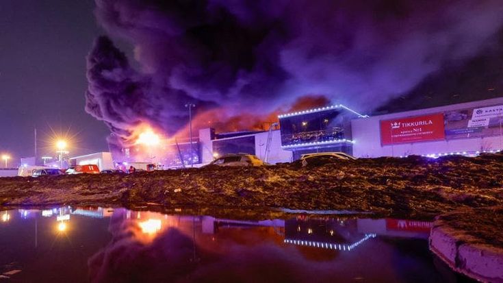 Massacro a Mosca, almeno 62 morti al concerto. L’Isis rivendica