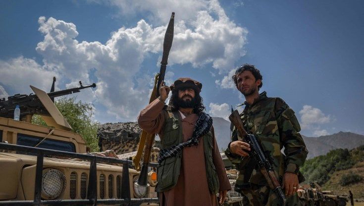 Donne e militari, primi segni di resistenza al potere dei talebani