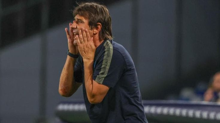 Conte, una prima con i brividi: il Napoli piega il Modena solo ai rigori, Meret evita la figuraccia