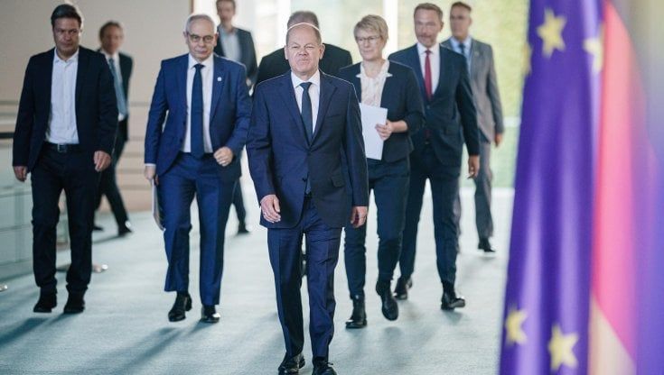 Germania, la ministra dell'Interno caccia il capo della cybersicurezza: "Ha legami con i servizi segreti russi"