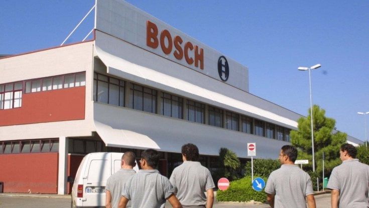 Lavoro, via libera del Mise all'accordo per salvare la Bosch di Bari. Giorgetti: "Prospettiva concreta di rilancio"