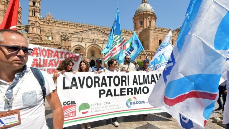 Storie di vite al call center: “Noi rischiamo il posto e ci chiedono di Millemiglia”