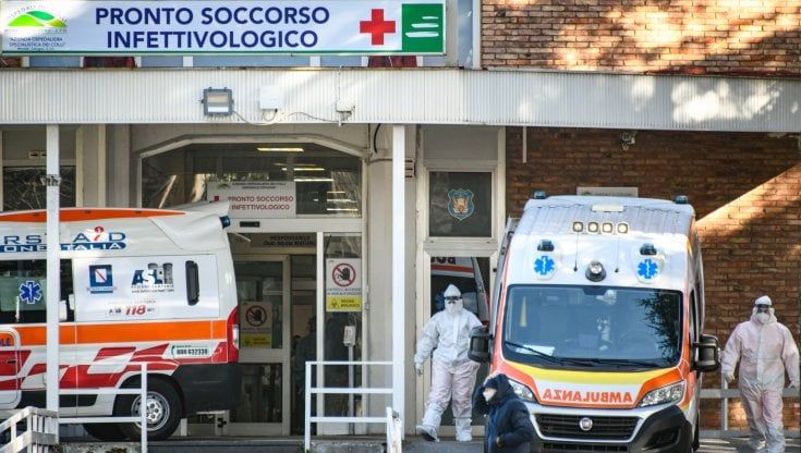 Covid, occupati tutti i posti di degenza al Loreto e all’Ospedale del Mare a Napoli
