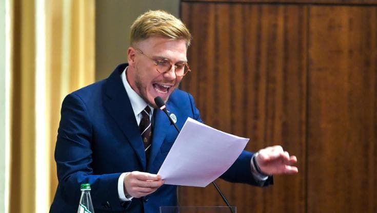 Opposizioni all’attacco ma non c’è accordo sulla sfiducia al presidente