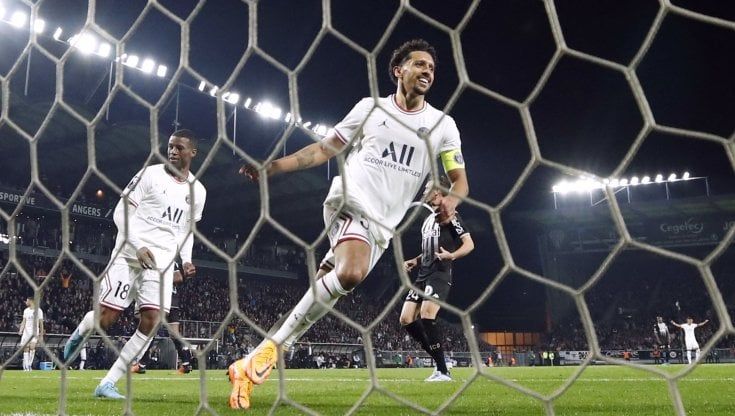 Ligue 1, il Psg batte 3-0 l'Angers: ma il Marsiglia vince in rimonta e ne rimanda la festa