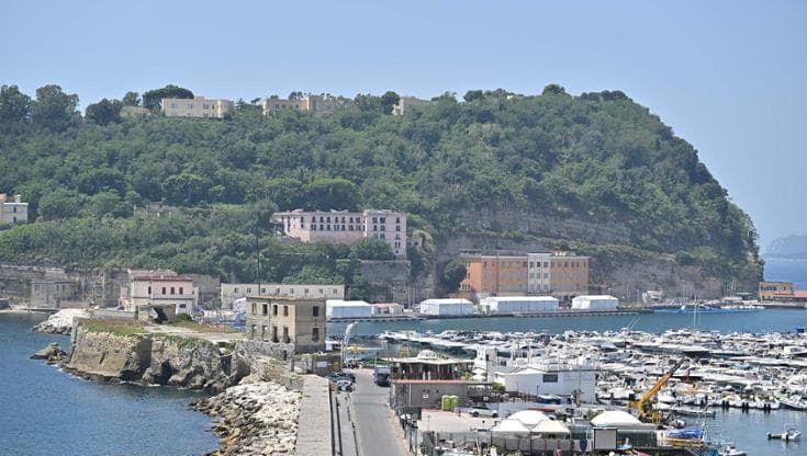 Nisida, ecco gli hangar di Coppa America: tutto pronto per la preregata di settembre a Napoli