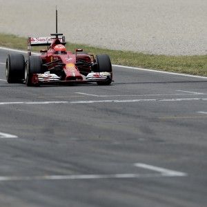 F1, problemi per Raikkonen a Barcellona. Processo corruzione, posizione Ecclestone si aggrava