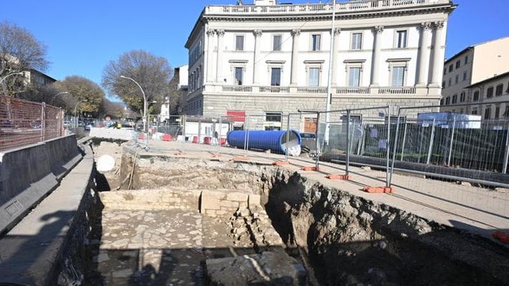 Le mura dell’età di Dante fanno slittare di tre mesi i lavori della tramvia