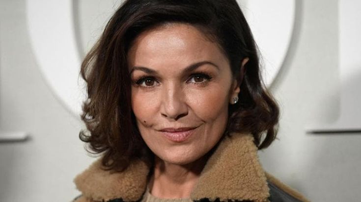 Nadia Farès, morta l’attrice dopo incidente in piscina a Parigi. Aveva 57 anni