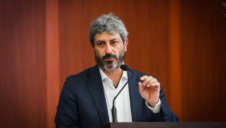 Napoli, Fico a San Gregorio Armeno con De Luca e de Magistris