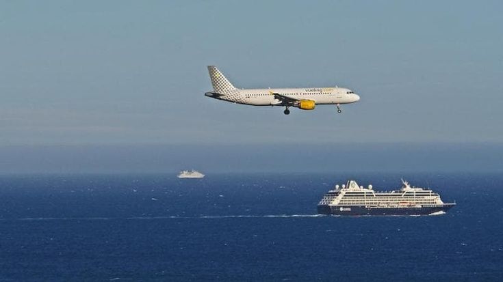Aerei per le isole, tetto ai prezzi. Il governo imbriglia l’algoritmo