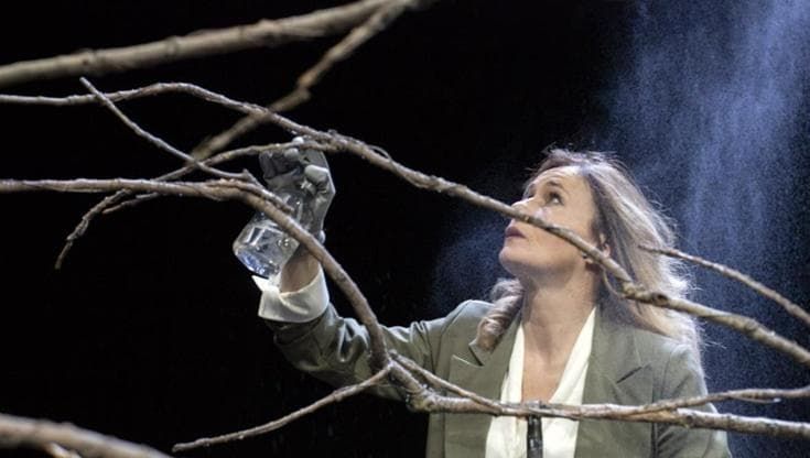 Lucia Mascino: “Chirurgia estetica, creme e tacchi, l’infanzia va liberata dall’obbligo di sedurre”