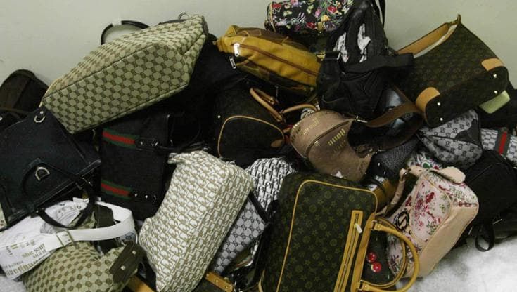 Forte dei Marmi, compra borsa falsa per 20 euro e ne paga 600 di multa