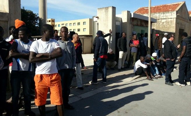 Proteste per l'asilo concesso in ritardo<br />sale la tensione nei centri d'accoglienza