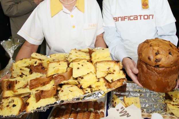 Milano festeggia San Biagio con l'antico rito del panettone 'posso'