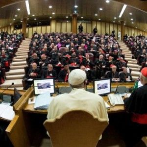 Sinodo, dopo le polemiche si cerca la mediazione. Card. Kasper: "Maggioranza &egrave; a favore delle mie tesi"