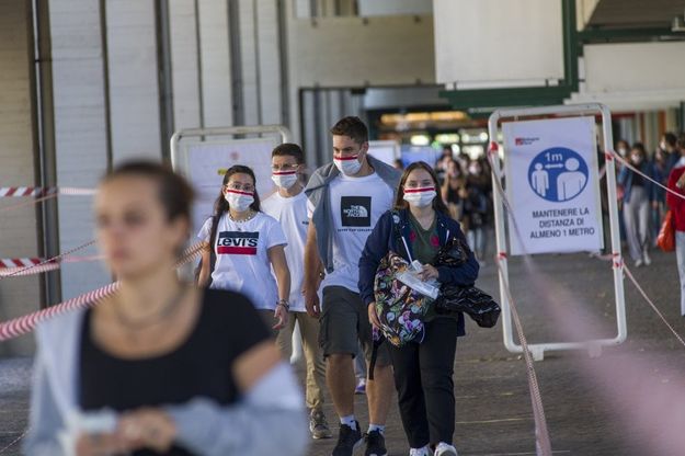 Mascherine ed esame sierologico: 2000 candidati al test di Medicina a Bologna