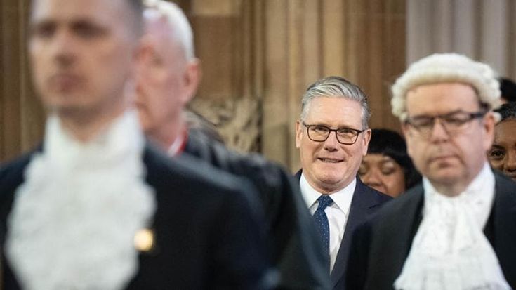 Michael Dobbs: “Il Regno Unito è un caos, peggio della mia House of Cards”