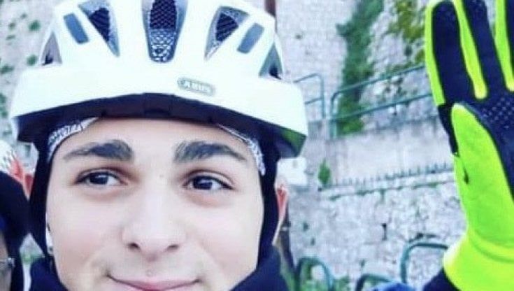 Monreale, con la bici contro un palo: muore il 19enne di Palermo