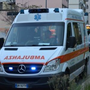 Reggio Emilia, finisce con l'auto in un canale: muore a 21 anni per un'infezione