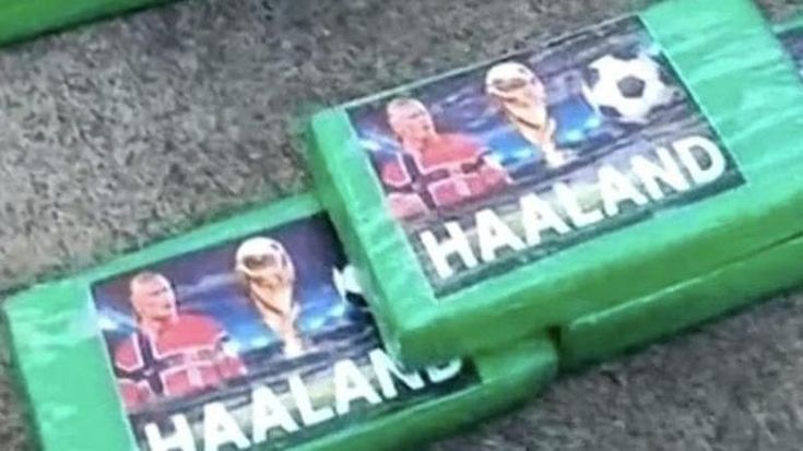 Cocaina col volto di Haaland: l’ultima trovata dei narcos sudamericani. Sequestro da 17 milioni