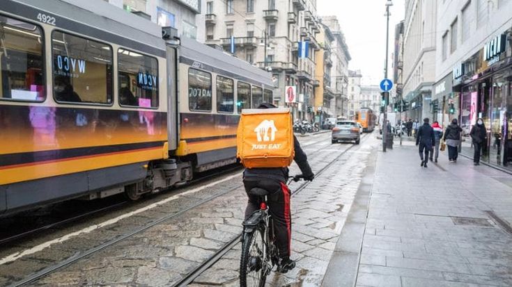 Monza, i rider di Just Eat prenderanno lezioni di guida sicura dalla polizia municipale