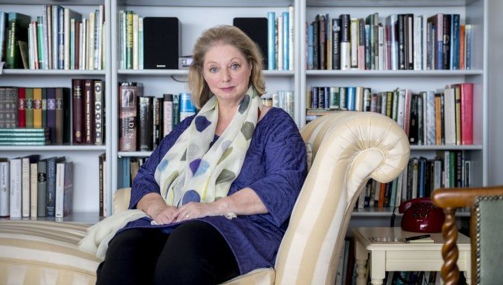 Addio a Queen Hilary Mantel, autrice della saga inglese sui Tudor