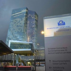 Banche centrali verso la normalità, si asciuga il mare di bond a tassi negativi