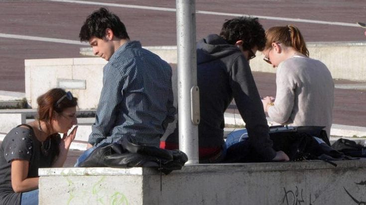 Adolescenti, il Comune apre sei nuovi centri modello oratorio. Ara: “Luoghi dove potranno ritrovarsi insieme”