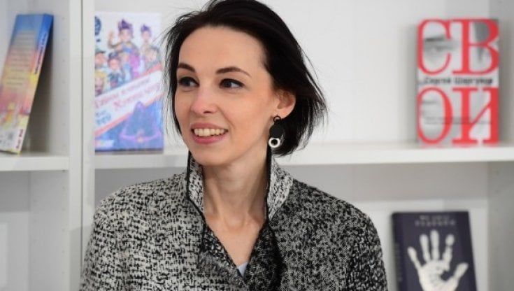La giornalista russa Anna Nemzer: "Dovevamo capire che Putin è un assassino. Adesso però ribelliamoci"
