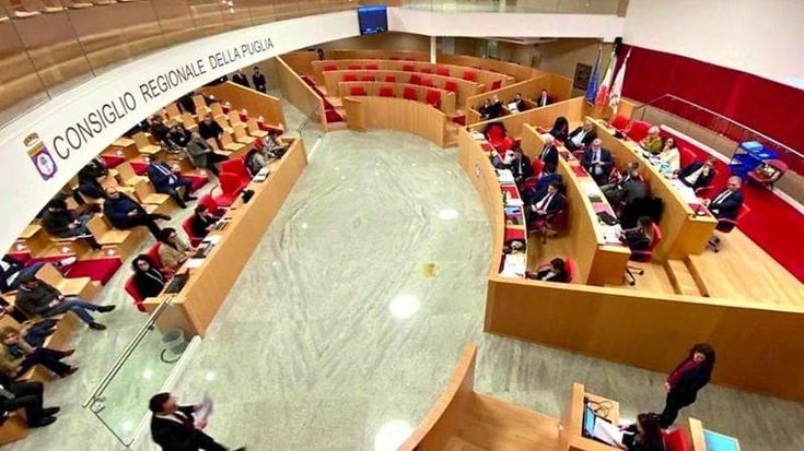 Regione Puglia, assalto alle poltrone nelle agenzie: caccia alle nomine come in un bazar