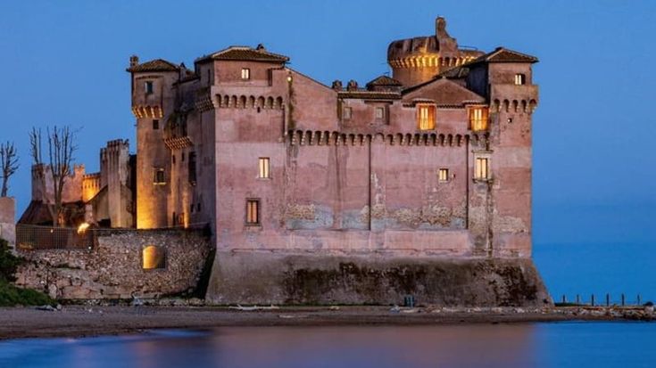 Da Scifoni ai Tiromancino, notti d’estate al castello di Santa Severa