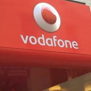 Vodafone, trimestre in crescita. Salgono ricavi e clienti