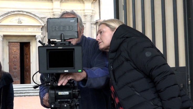 Sul set con Tosca Musk: “Qui sulle tracce di Dante e Beatrice”