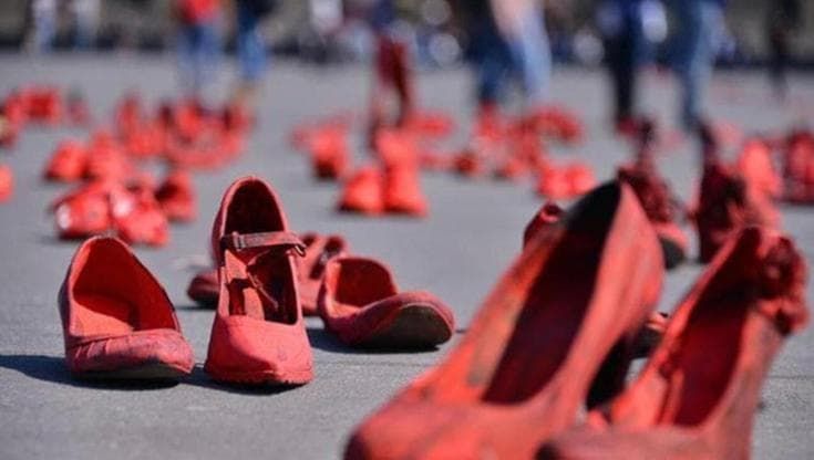 "La violenza non ha genere”, il convegno di Modena fa infuriare Comune, Pd e Centri per le donne