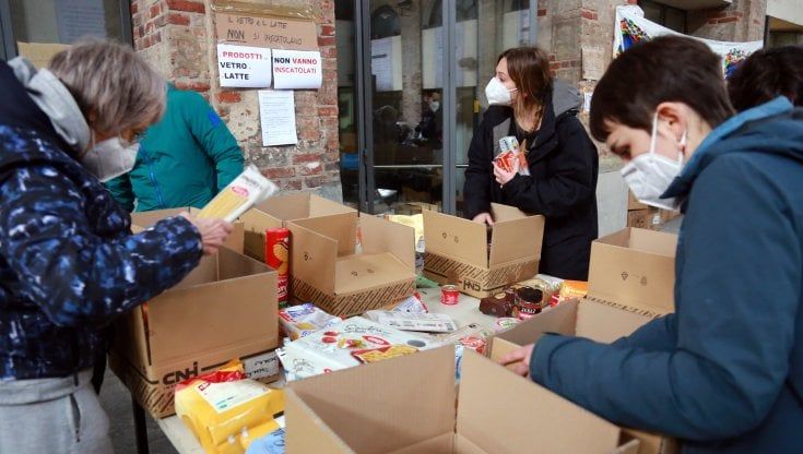 La Caritas: "Più richieste di pacchi cibo, chi ospita profughi chiede una mano"
