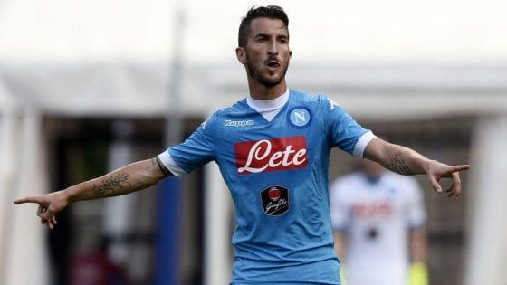 Il club azzurro: "Nessun silenzio stampa". Ma dà il via libera solo alle interviste a pagamento