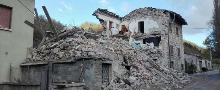 Terremoto, ancora scosse. Protezione civile: "Migliaia di sfollati, ma andranno in hotel"