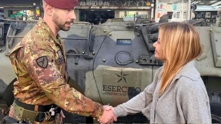 Soldati in strada e blindati, l’ultimo derby tra Meloni e Salvini
