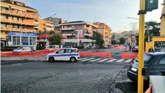 Roma, il giorno dopo il nubifragio ancora disagi, strade chiuse e alberi pericolanti
