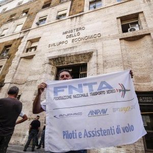Alitalia, verso una maggioranza assoluta tra Tesoro e Ferrovie
