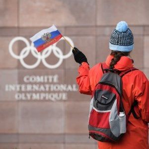 Olimpiadi invernali, Cio esclude la Russia: sì ad atleti senza bandiera