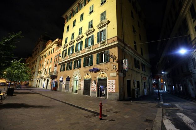 Genova, il silenzio della notte nel coprifuoco in 4 zone