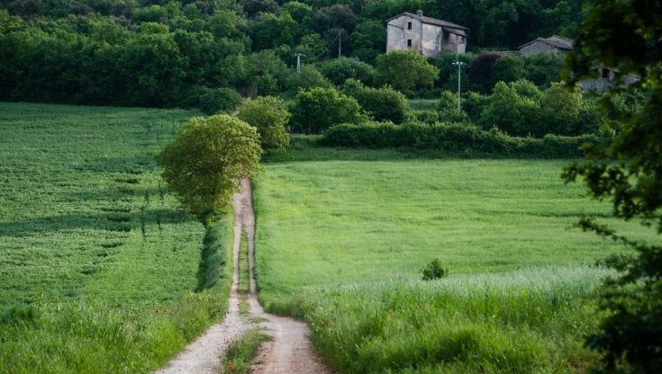 Monteriggioni, la via Francigena e il passaggio dei pellegrini che ha salvato la stagione turistica