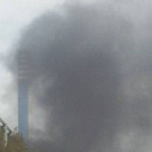 Taranto, fumo nero si alza dall'Ilva: incendio domato sui nastri trasportatori