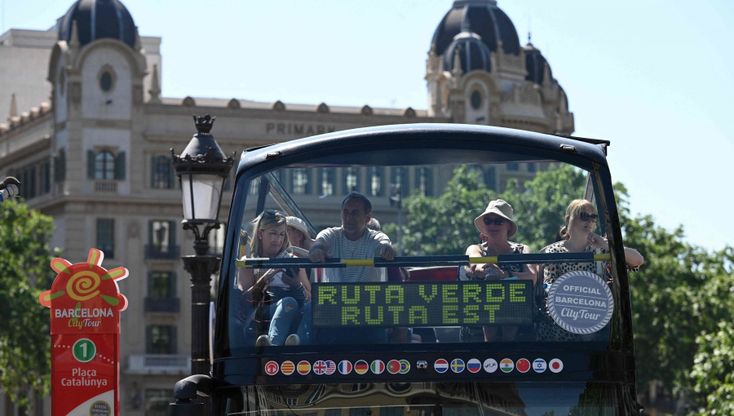 Barcelona, torna l'invasione del turismo di massa