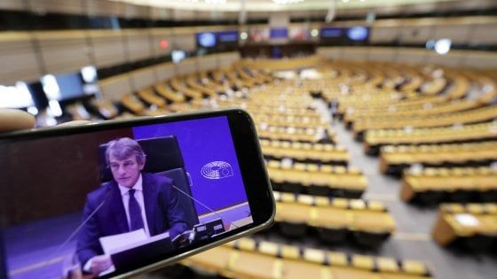 Europarlamento, partecipazione record alla seduta in collegamento video. M5S e Pd: "La Lega blocca la procedura d'urgenza"
